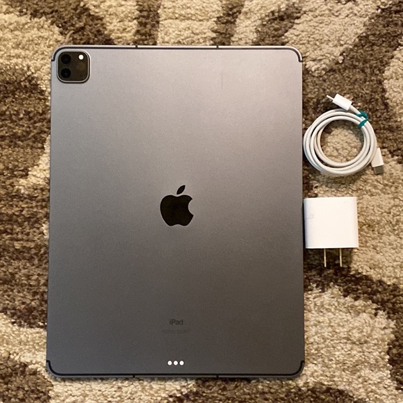 iPad Pro 12.9-inch (5th Generation) Wi-Fi + Celluar 256GB